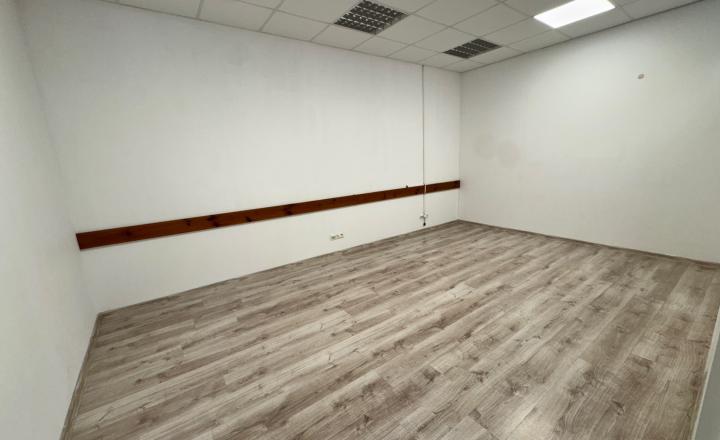 Reprezentatívne priestory v srdci Trnavy | 60 m² | + recepcia | kuchynka l toalety - fotografia 5