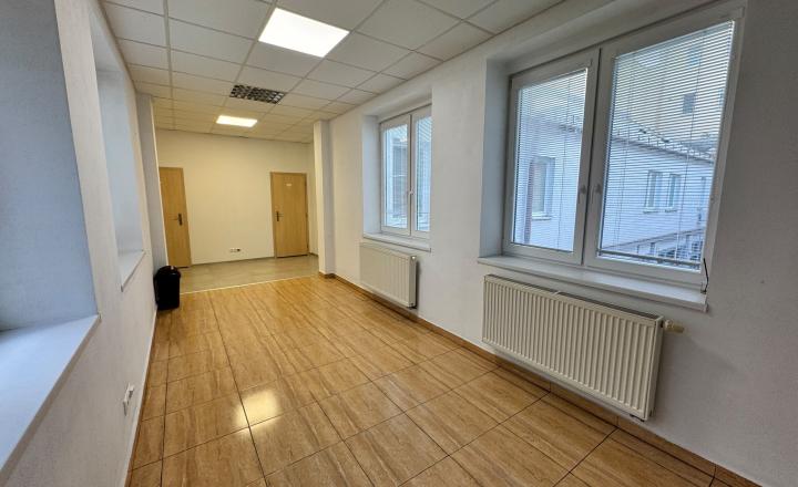 Reprezentatívne priestory v srdci Trnavy | 60 m² | + recepcia | kuchynka l toalety - fotografia 8