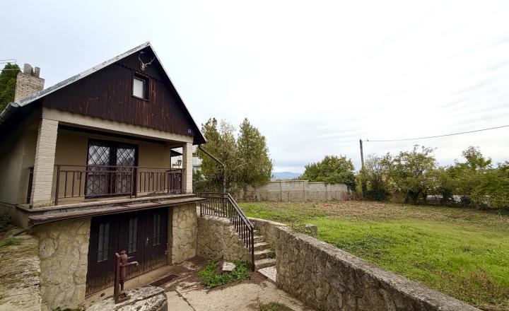 ZDRAVÁ MUROVANÁ CHATA/MENŠÍ DOM NA KRÁSNOM POZEMKU NA SUCHOVSKEJ PRIEHRADE NA PREDAJ
