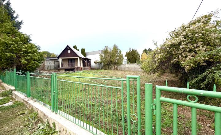ZDRAVÁ MUROVANÁ CHATA/MENŠÍ DOM NA KRÁSNOM POZEMKU NA SUCHOVSKEJ PRIEHRADE NA PREDAJ - fotografia 2