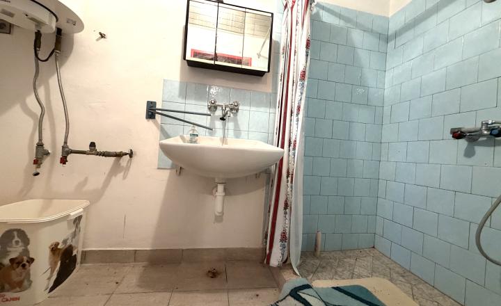 ZDRAVÁ MUROVANÁ CHATA/MENŠÍ DOM NA KRÁSNOM POZEMKU NA SUCHOVSKEJ PRIEHRADE NA PREDAJ - fotografia 11