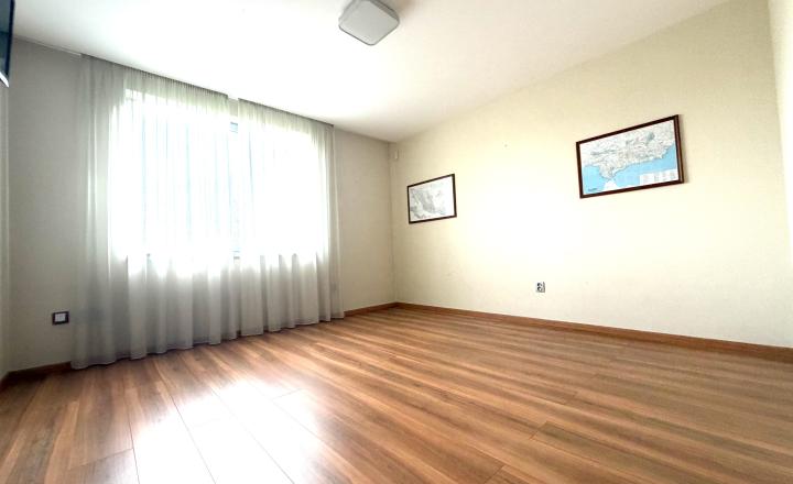 PRENÁJOM KRÁSNEHO RODINNÉHO DOMU LEN 10 MINÚT OD TRNAVY - fotografia 17